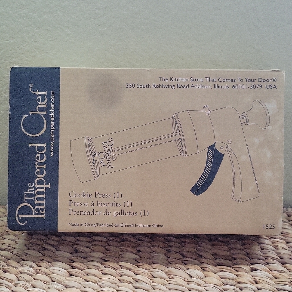 The Pampered Chef Cookie Press - Tan and Blue